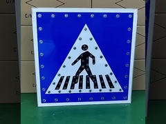 高可視性の太陽光交通標識 太陽光発電のLED歩行者交差点